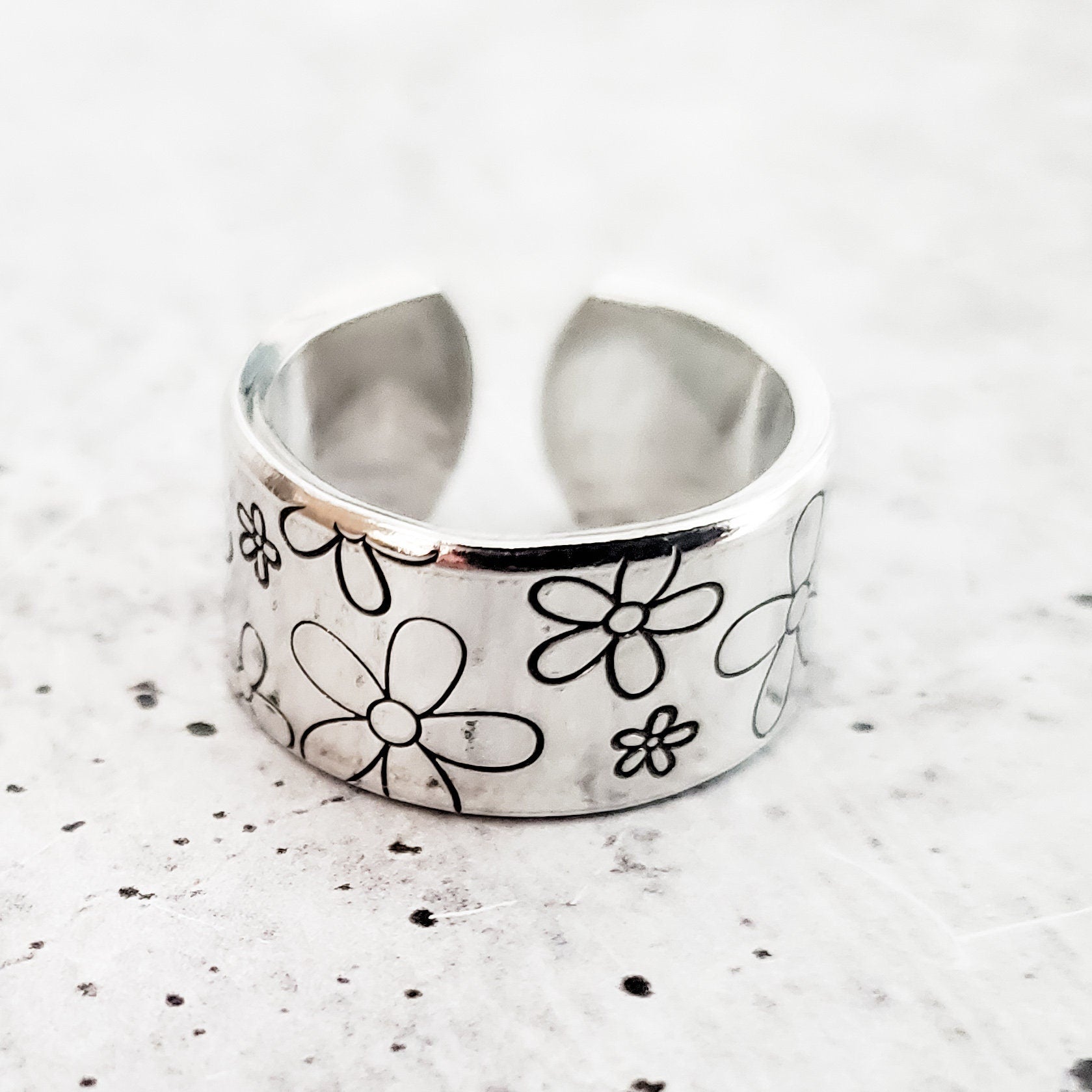 Daisy Ring - Silver Flower Ring with Daisies - Birthday Gift for Daughter - Teen Jewelry - Silver Band Ring for Her - Daisy Flower Jewelry