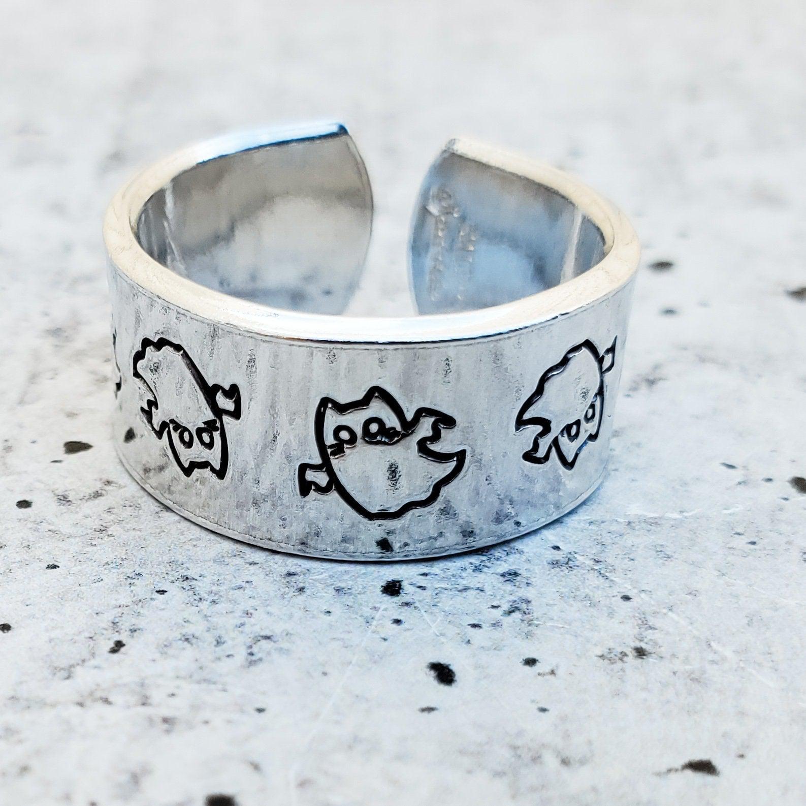 Ghost Cat Halloween Ring - Cute Kitty Ring for Spooky Season - Gender Neutral Cat Ghost Band Ring for Halloween Lover - Silver Ring for Fall