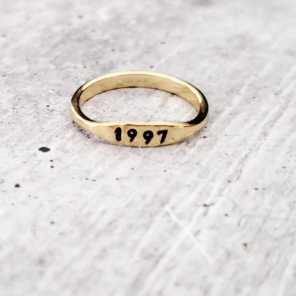 Dainty Gold Birth Year Ring Rings grande