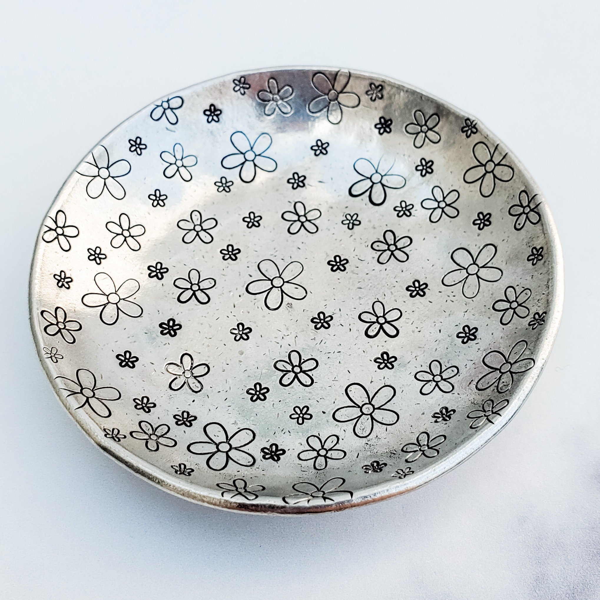 Daisy Ring Dish - Pewter Flower Trinket Dish - Ring Dish for Daisy Lover - Personalized Flower Ring Dish for Mom - Birthday Gift for Her