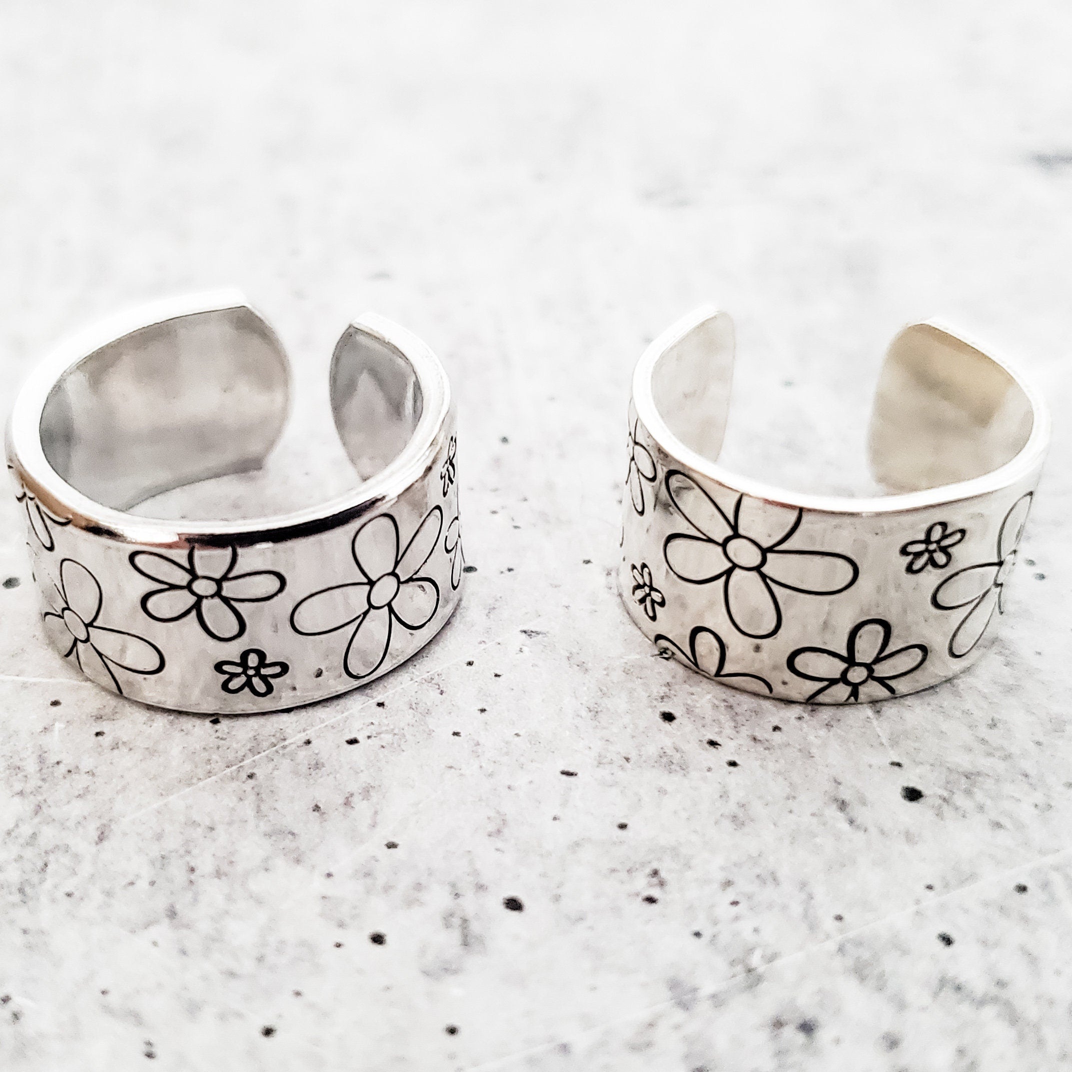 Daisy Ring - Silver Flower Ring with Daisies - Birthday Gift for Daughter - Teen Jewelry - Silver Band Ring for Her - Daisy Flower Jewelry