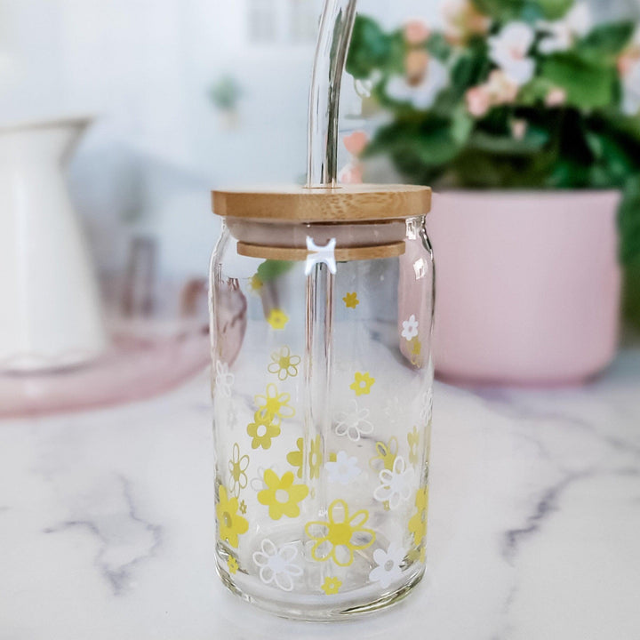 Daisy Cup - Springtime Flowers Glass Can Cup - Flower Glass for Iced Coffee Lover - Outdoor Patio Drinkware for Parties - Gift for Friend