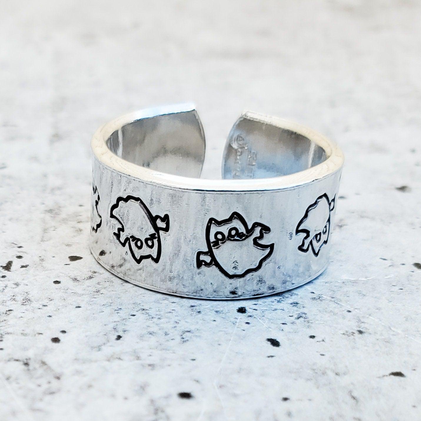 Ghost Cat Halloween Ring - Cute Kitty Ring for Spooky Season - Gender Neutral Cat Ghost Band Ring for Halloween Lover - Silver Ring for Fall
